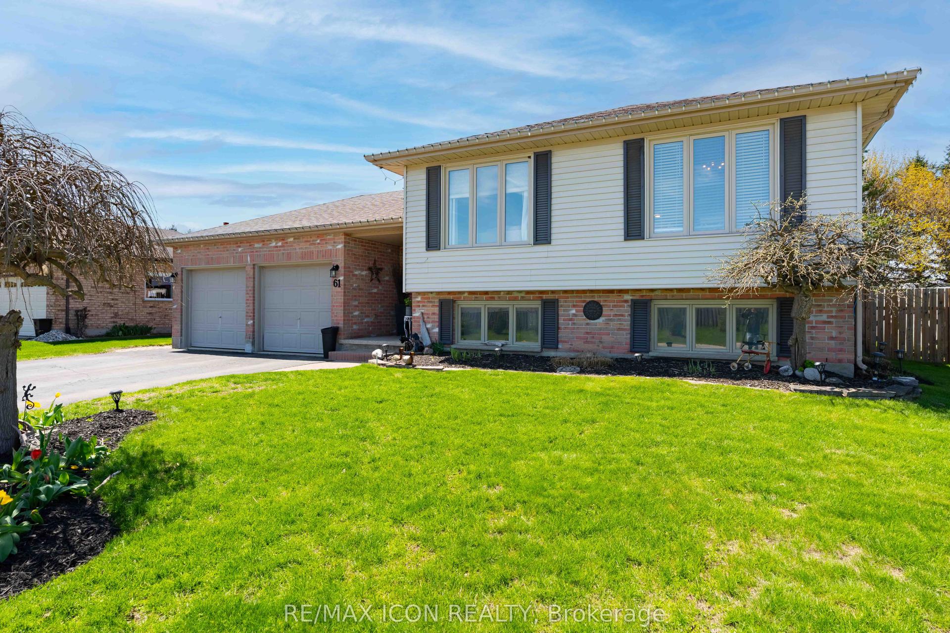 61 Carleton Court — photo 1