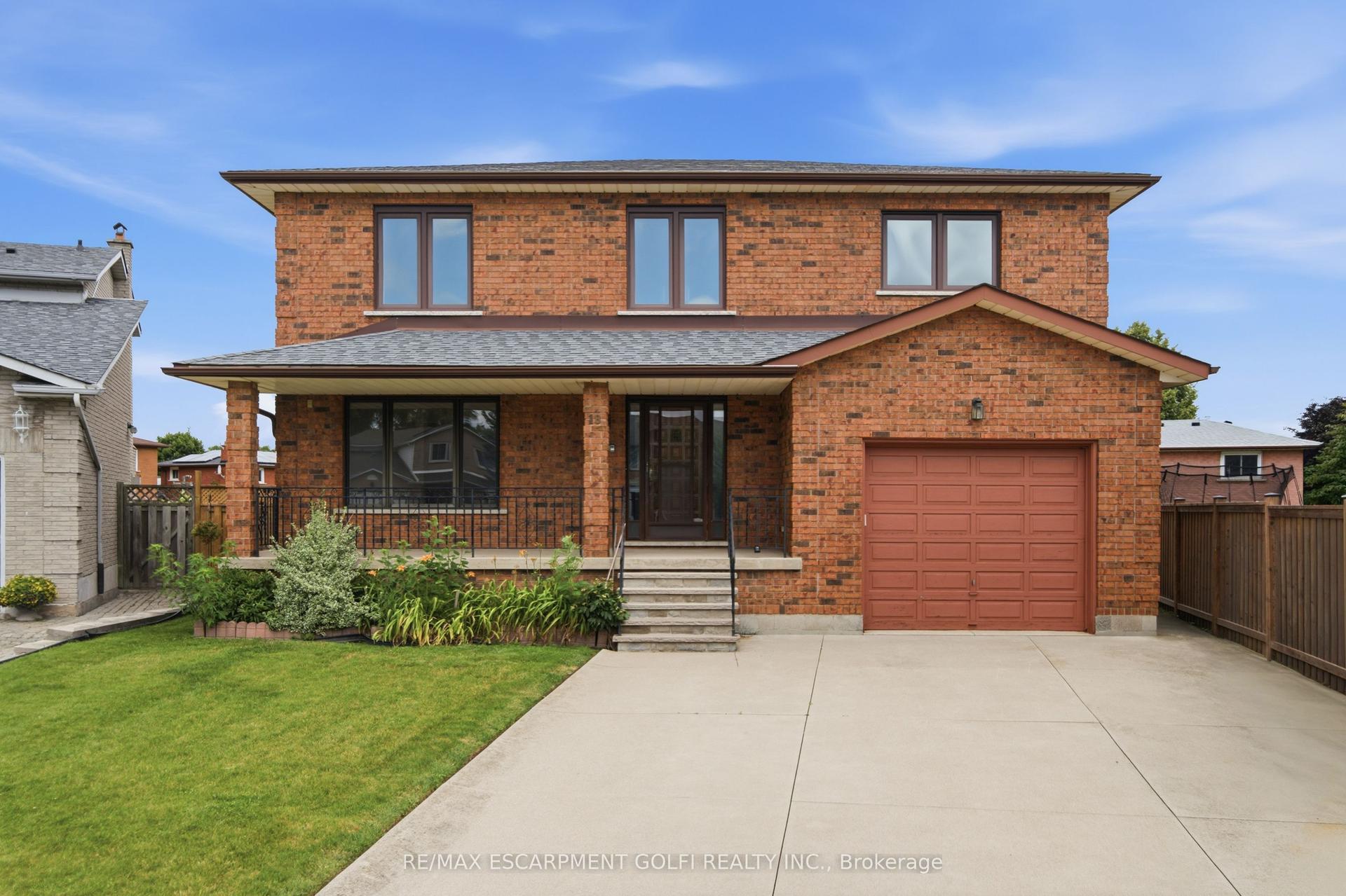 18 Marcel Place, Hamilton — Detached for sale, photo 1