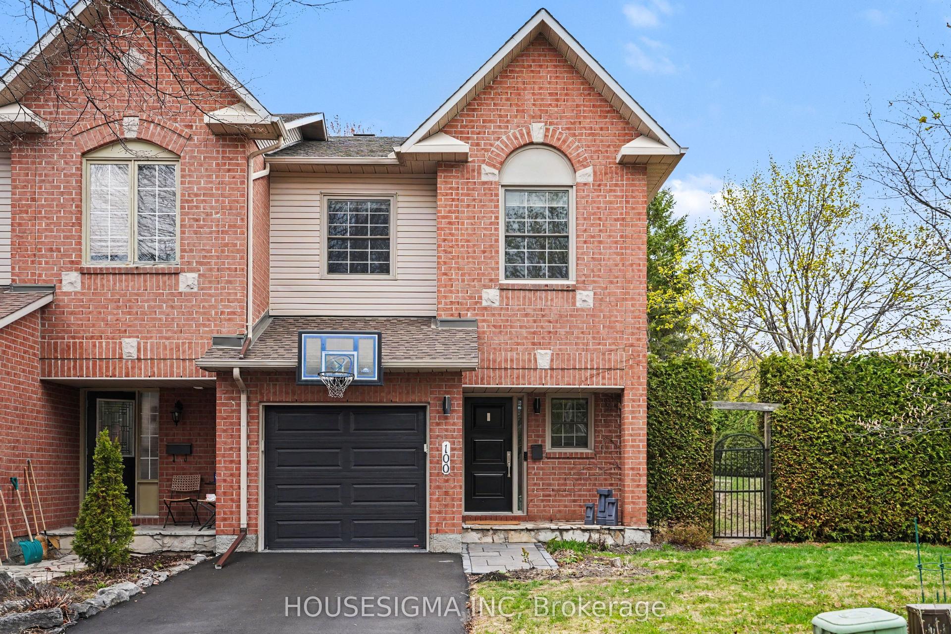 100 Flowertree Crescent — photo 1