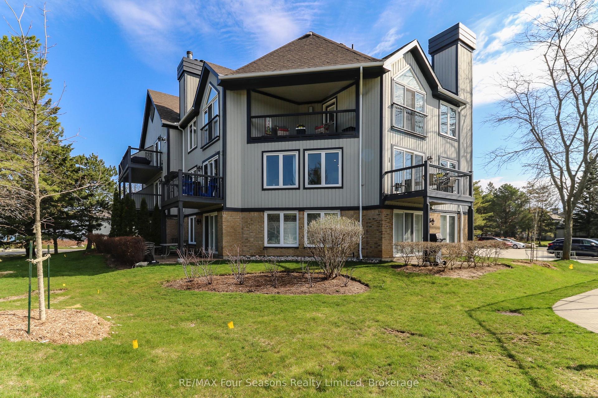 835 Suncrest Circle, Collingwood — Condo Town for sale, photo 1