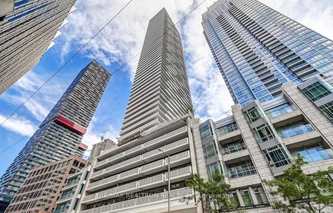 2221 Yonge Street 1802 #1802 — photo 1