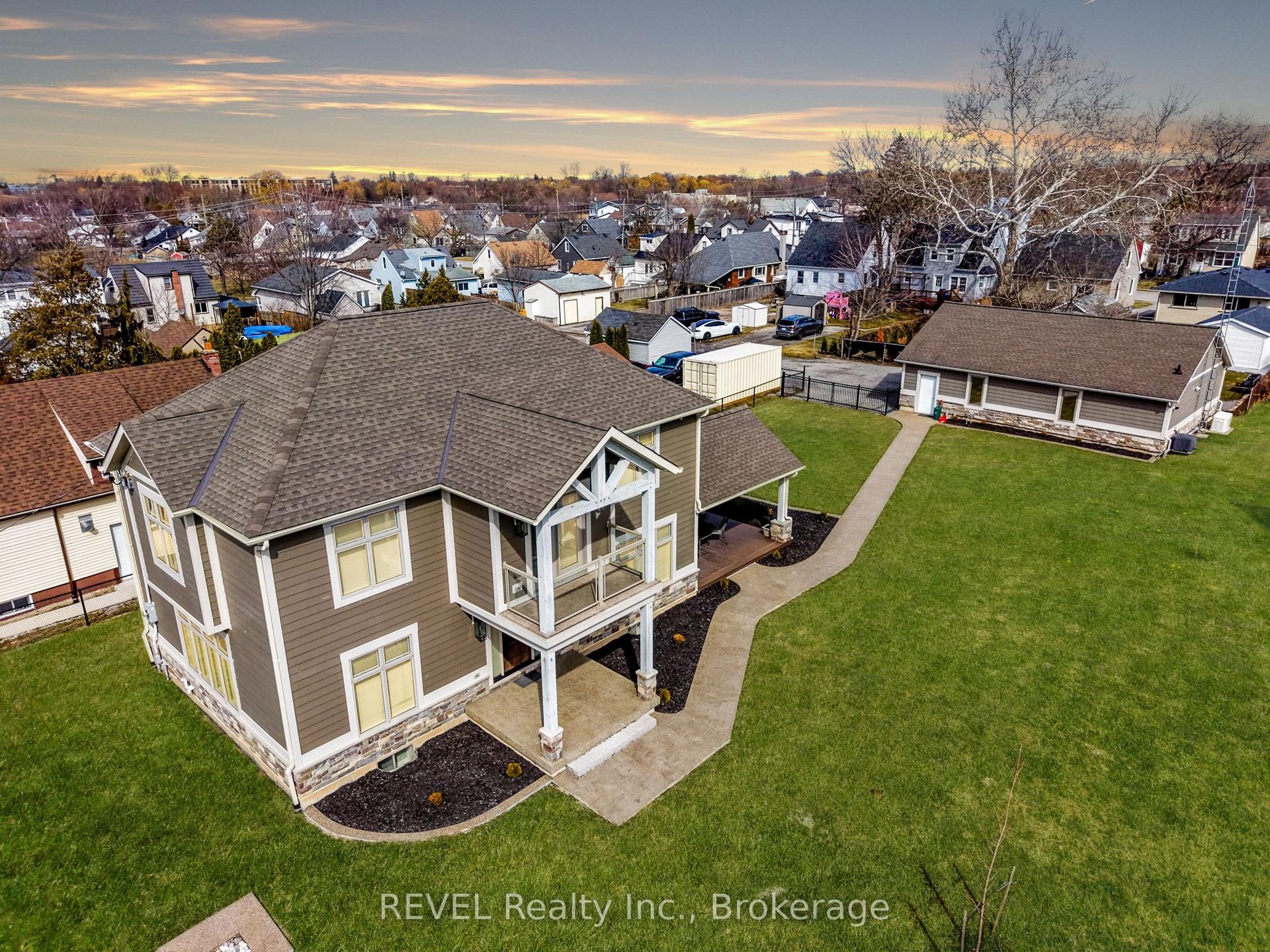 190 Oakdale Avenue — photo 1