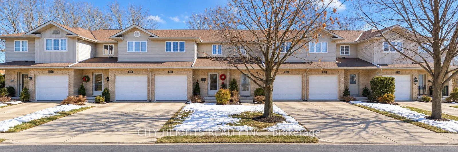 1058 Lexington Circle Upper Level #Upper Level, Windsor — Townhouse for lease, photo 1