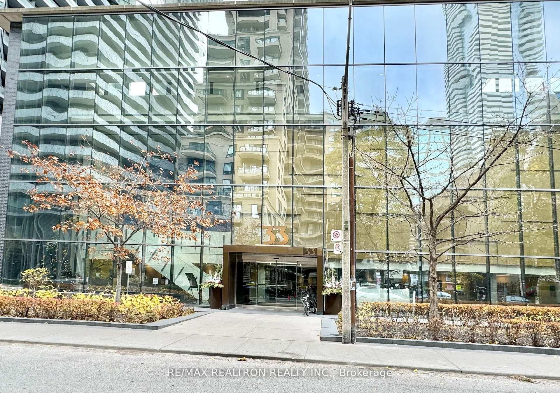 33 Charles Street E 1404 #1404 — photo 1