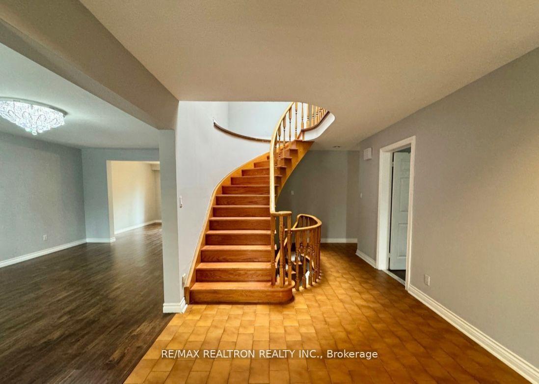 23 Lawnview Drive, Toronto — Detached for lease, photo 1