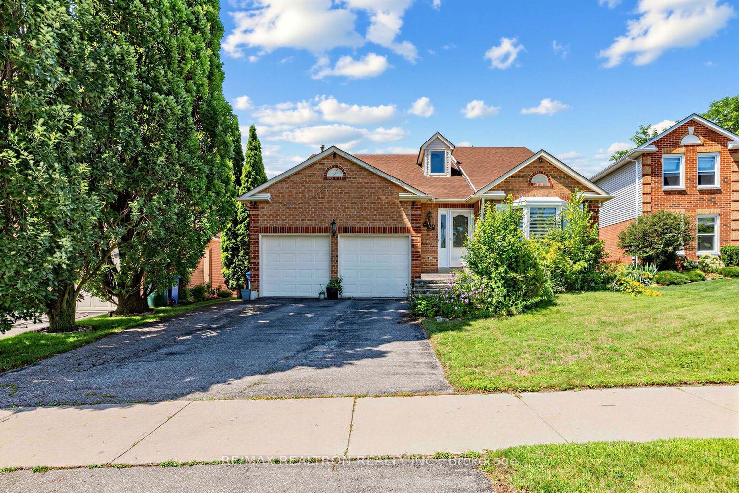 416 Alex Doner Drive, Newmarket — Detached for sale, photo 1