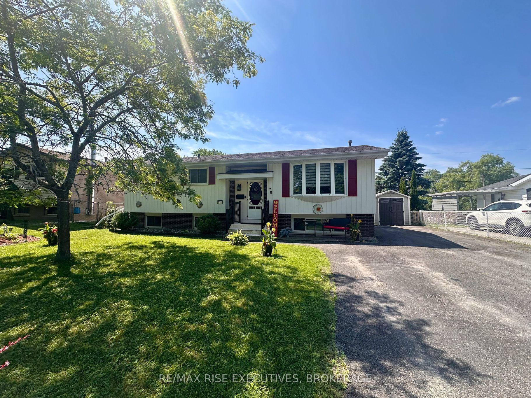 214 Amherst Drive, Loyalist — Detached for sale, photo 1