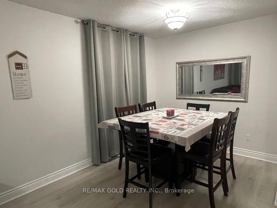 53 Duncan Avenue — photo 1