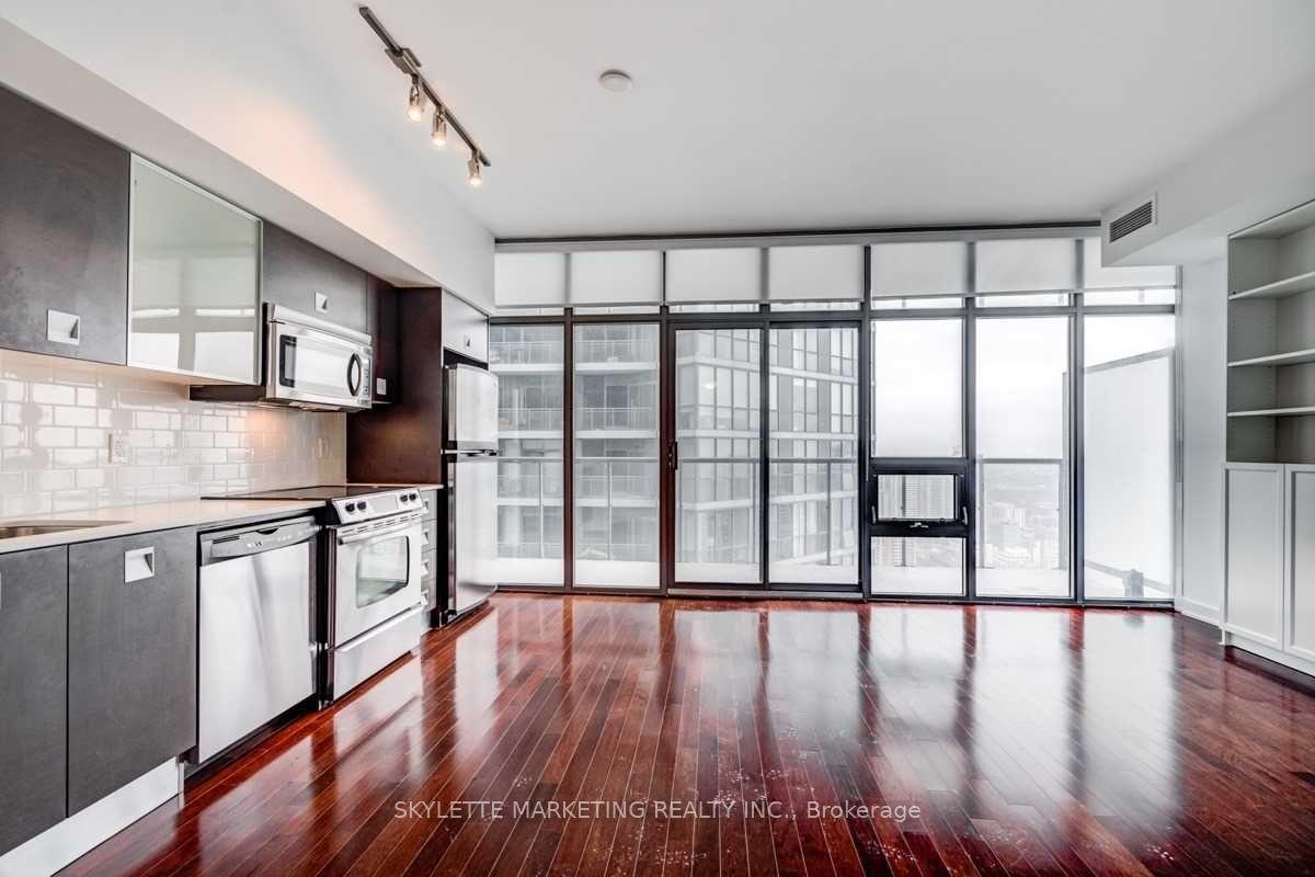 33 Charles Street E 3702 #3702, Toronto — Condo for lease, photo 1