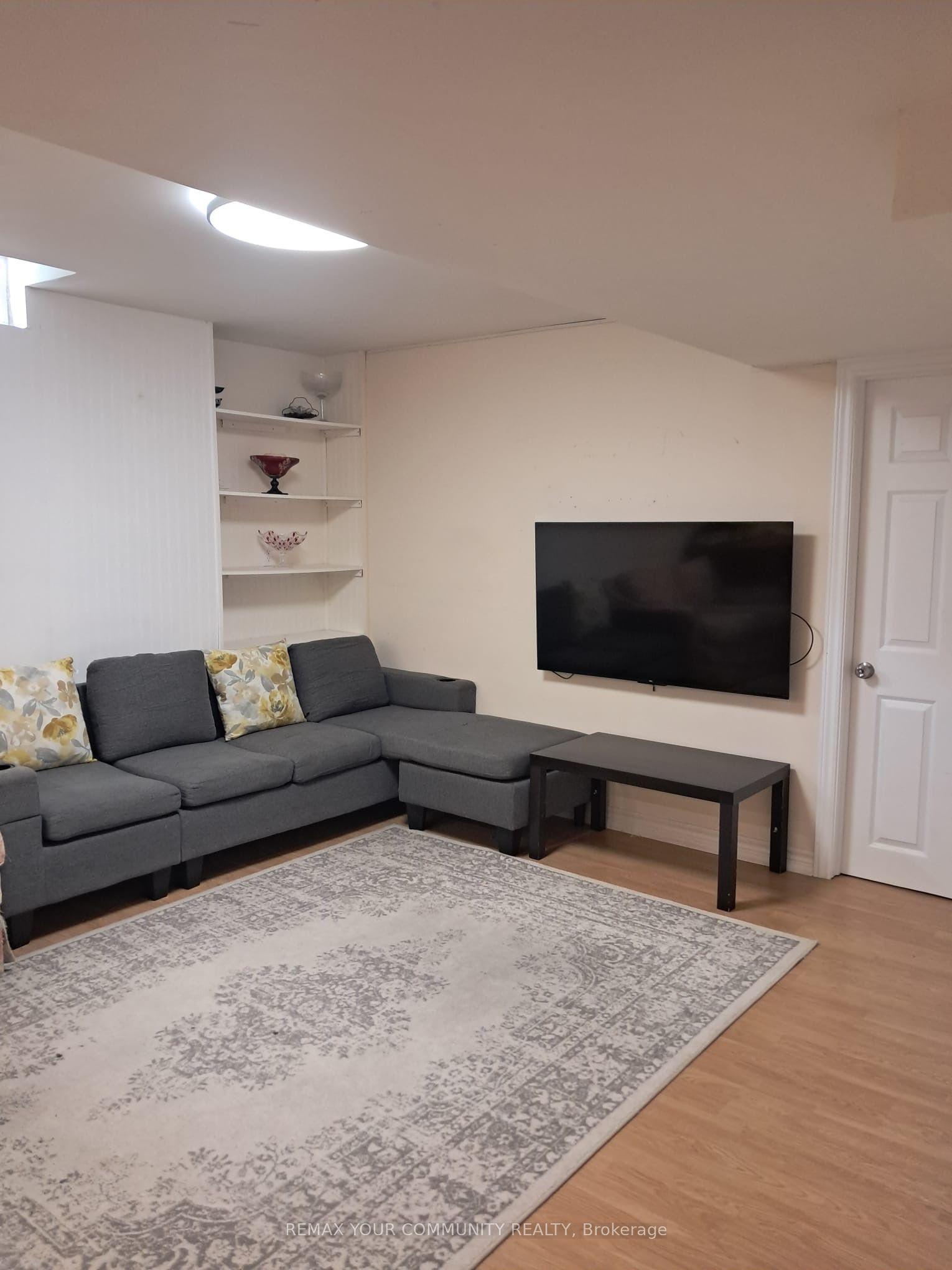 17 Waldron Crescent — photo 1