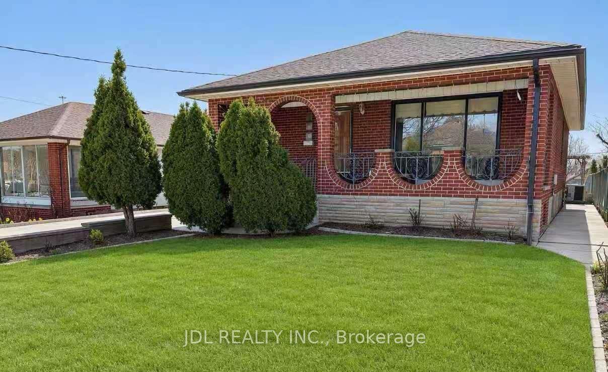 40 Montana Avenue, Toronto — Detached for sale, photo 1