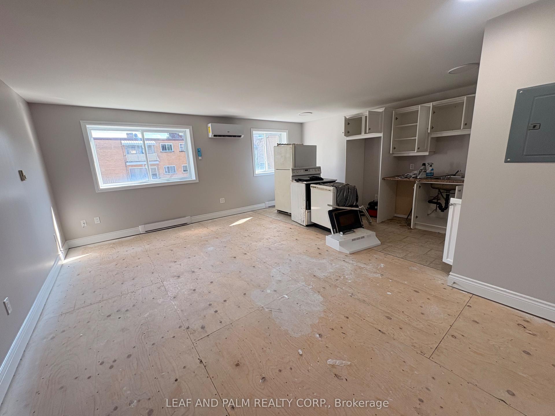 31 Huron Heights Drive 8 #8, Newmarket — Multiplex for lease, photo 1