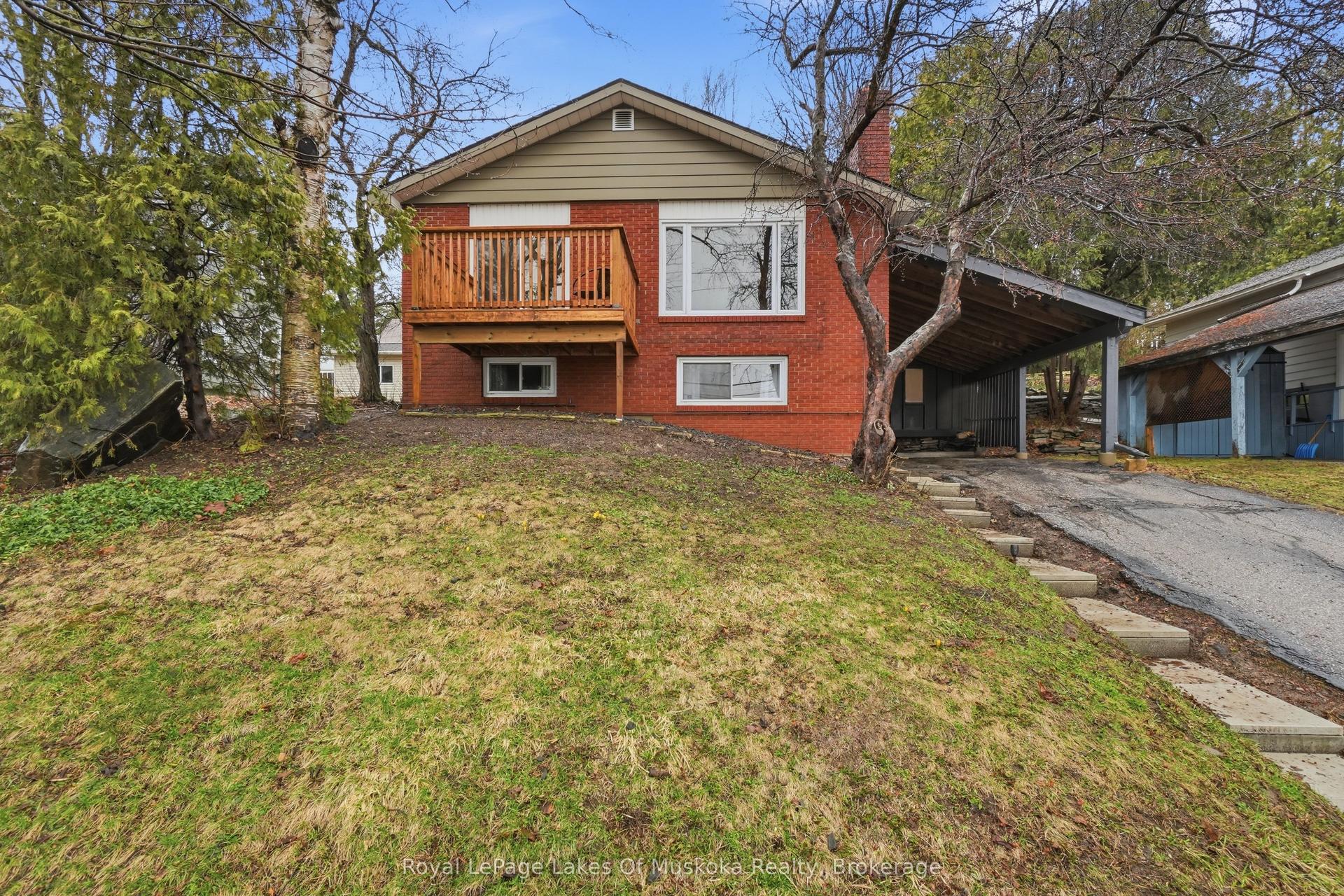 12 Manominee Street — photo 1