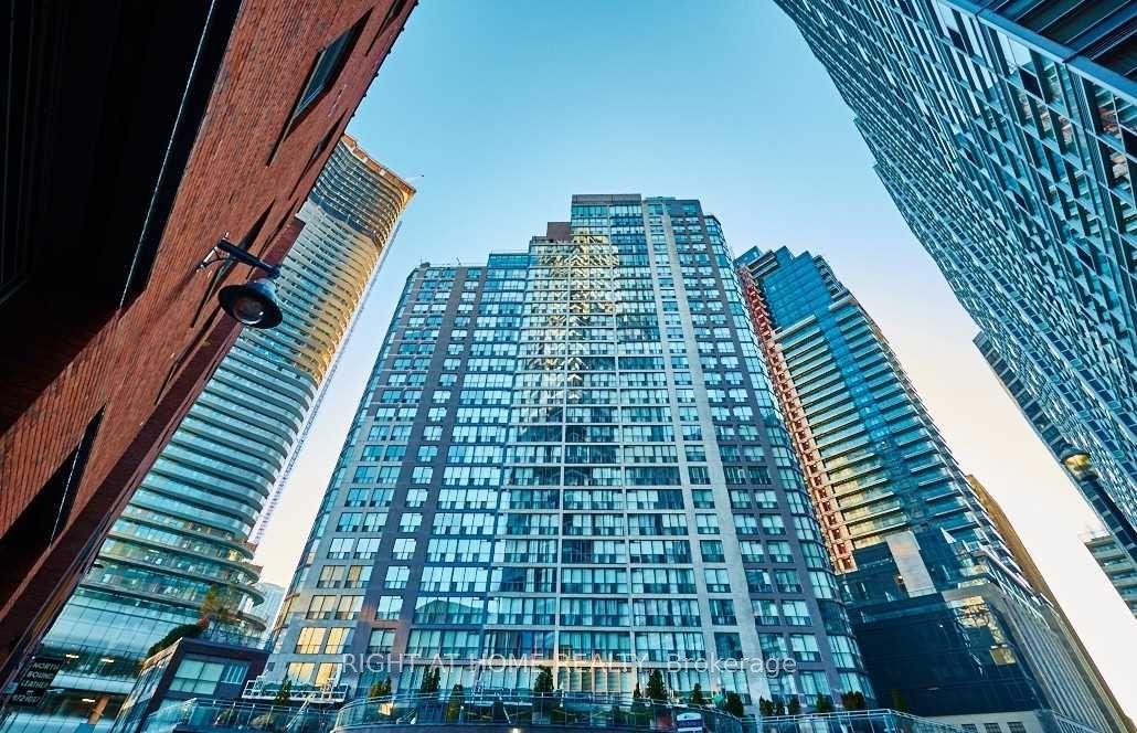 24 Wellesley Street W 1113 #1113, Toronto — Condo for lease, photo 1