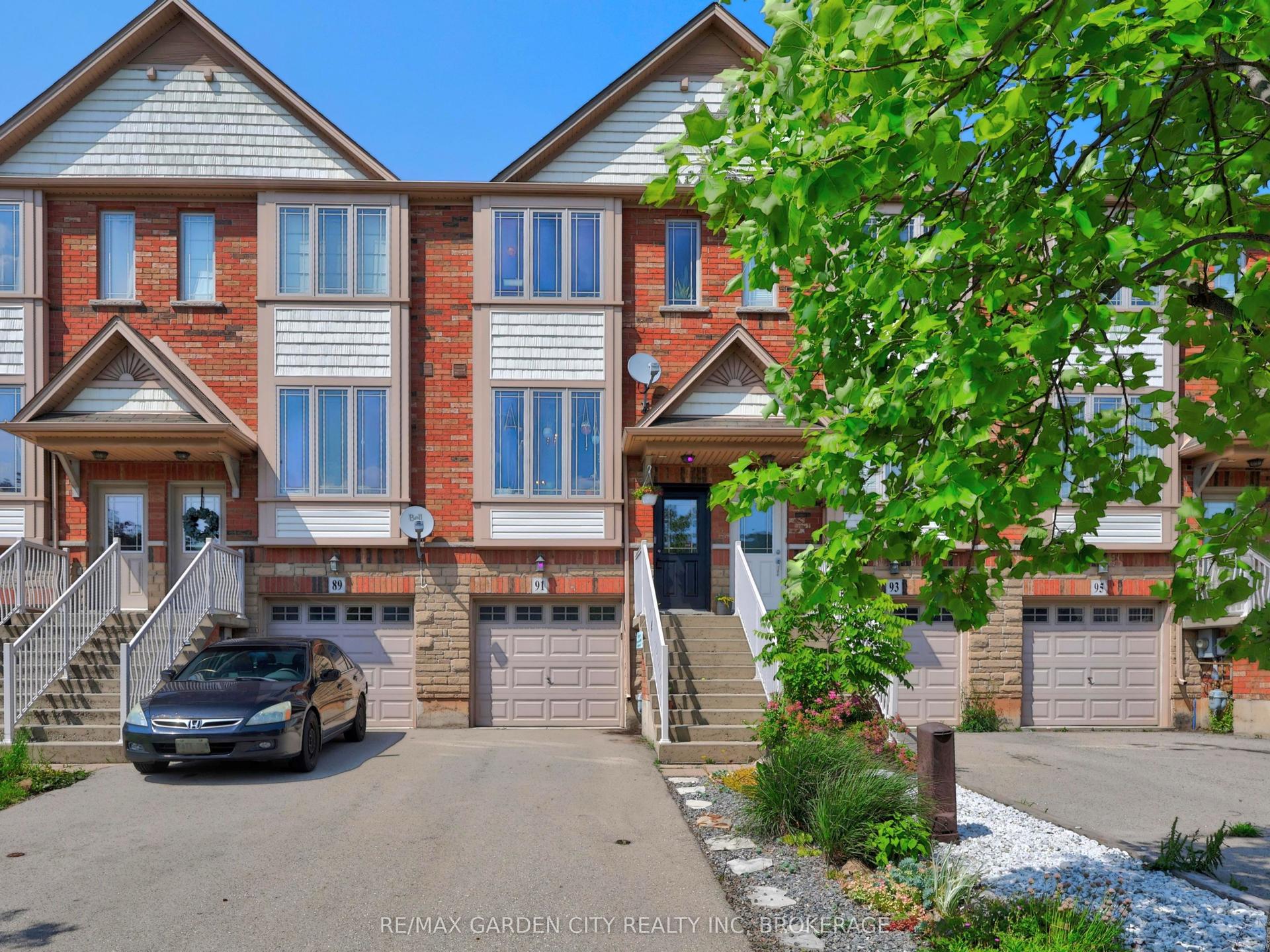 91 Willow Lane, Grimsby — Townhouse for sale, photo 1