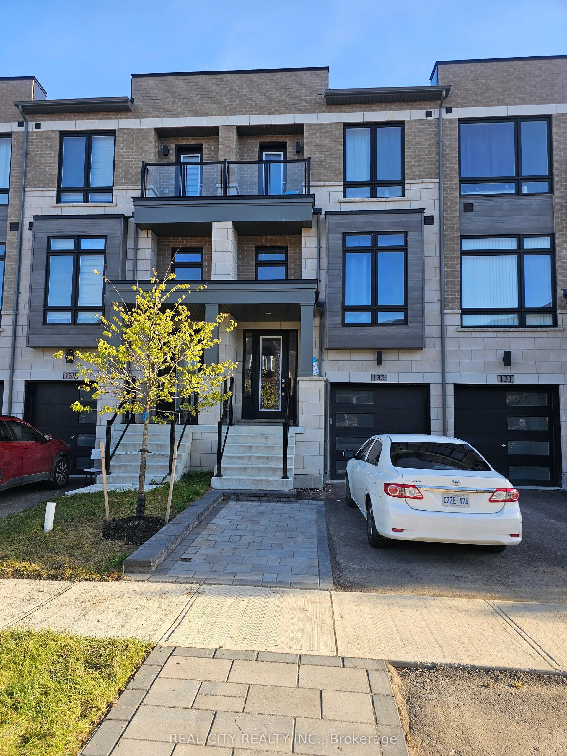 135 Farooq Boulevard, Vaughan — Townhouse for sale, photo 1