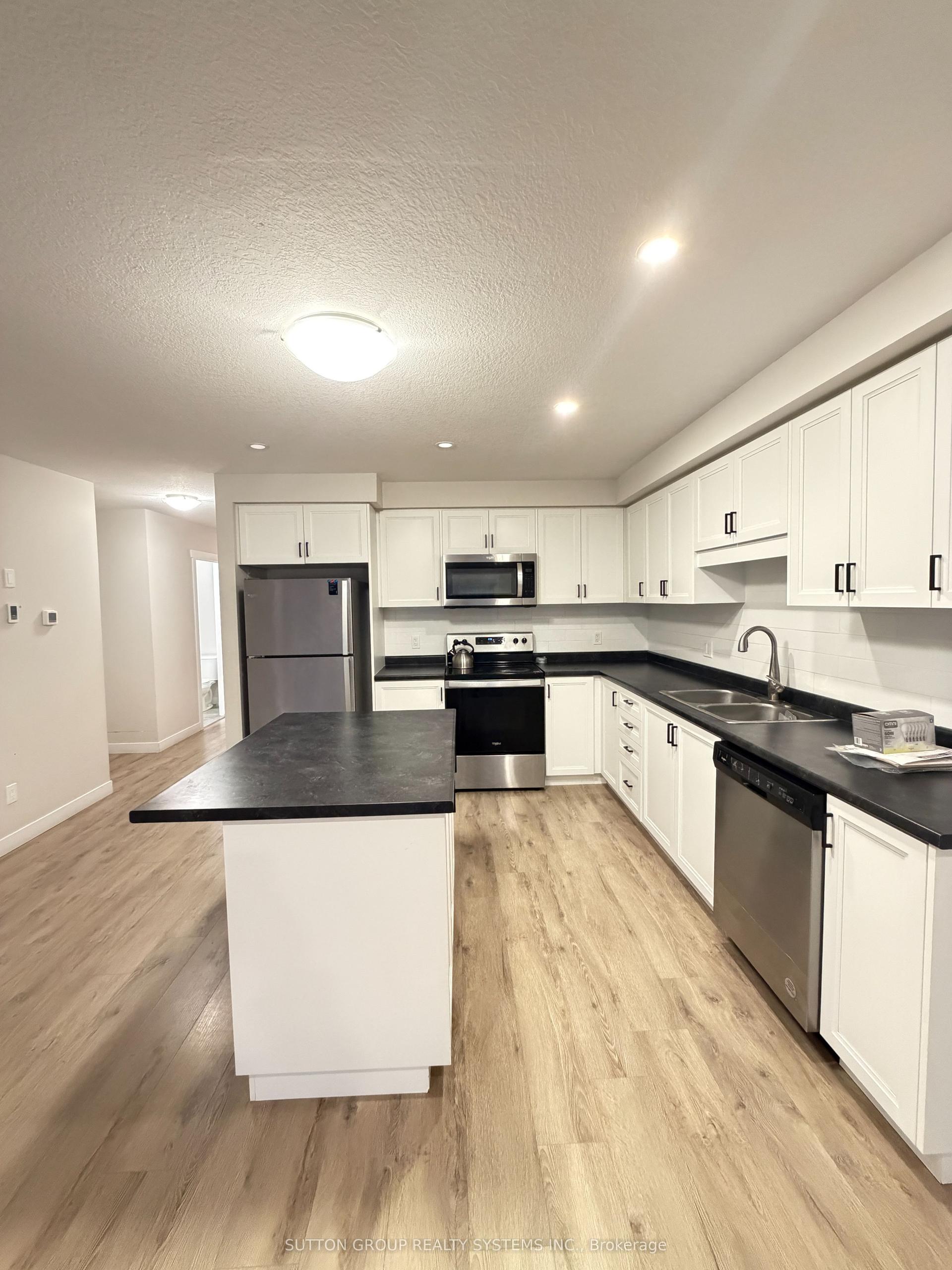 160 Stanley Street 4 #4 — photo 1