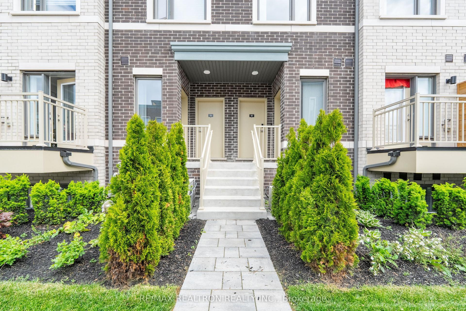 10 Lloyd Janes Lane 187 #187, Toronto — Condo Town for lease, photo 1