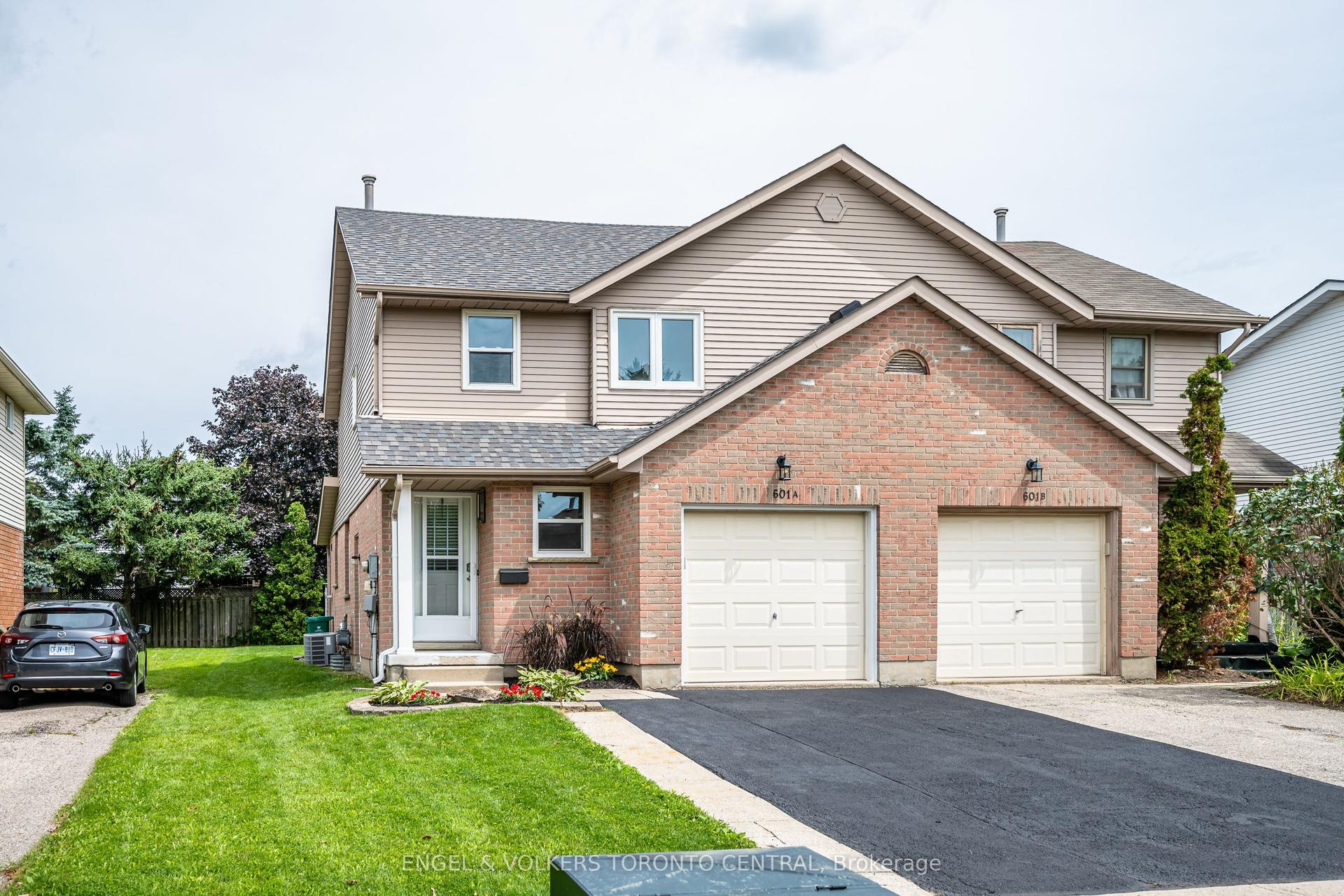 601 Pinerow Crescent, Waterloo — Semi-Detached for sale, photo 1