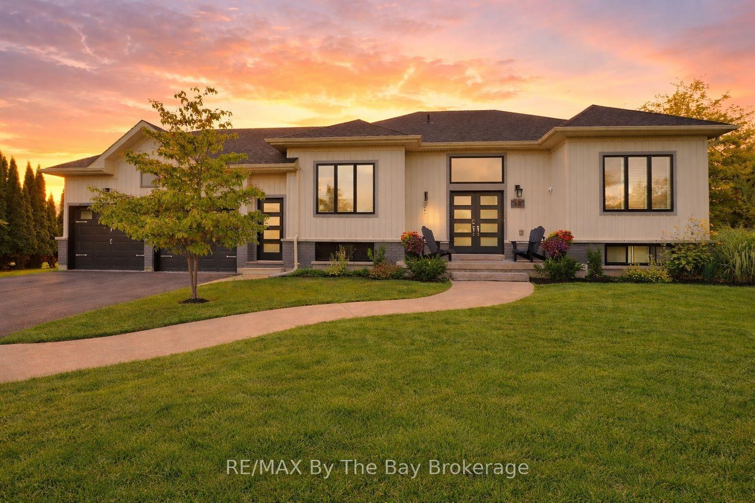 18 Maple Drive — photo 1