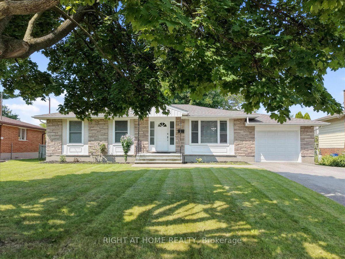 43 Monarch Park Drive, St. Catharines — Detached for sale, photo 1