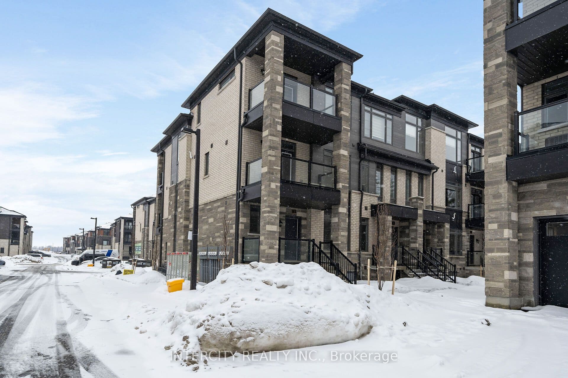 24 Savvy Lane 34Z #34Z — photo 1