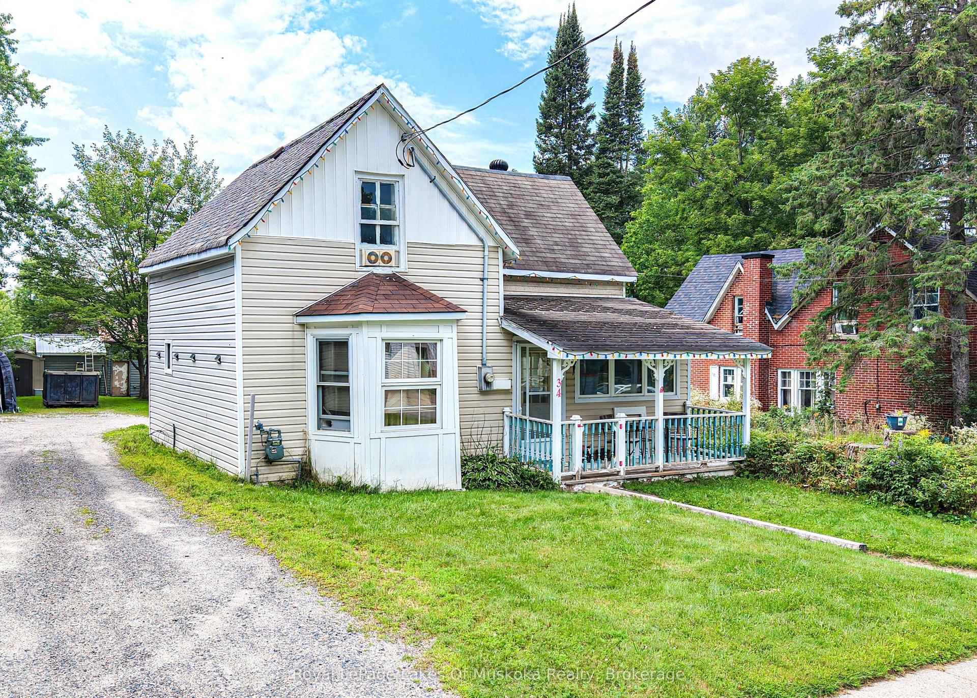 34 Young Street, Bracebridge — Detached for sale, photo 1