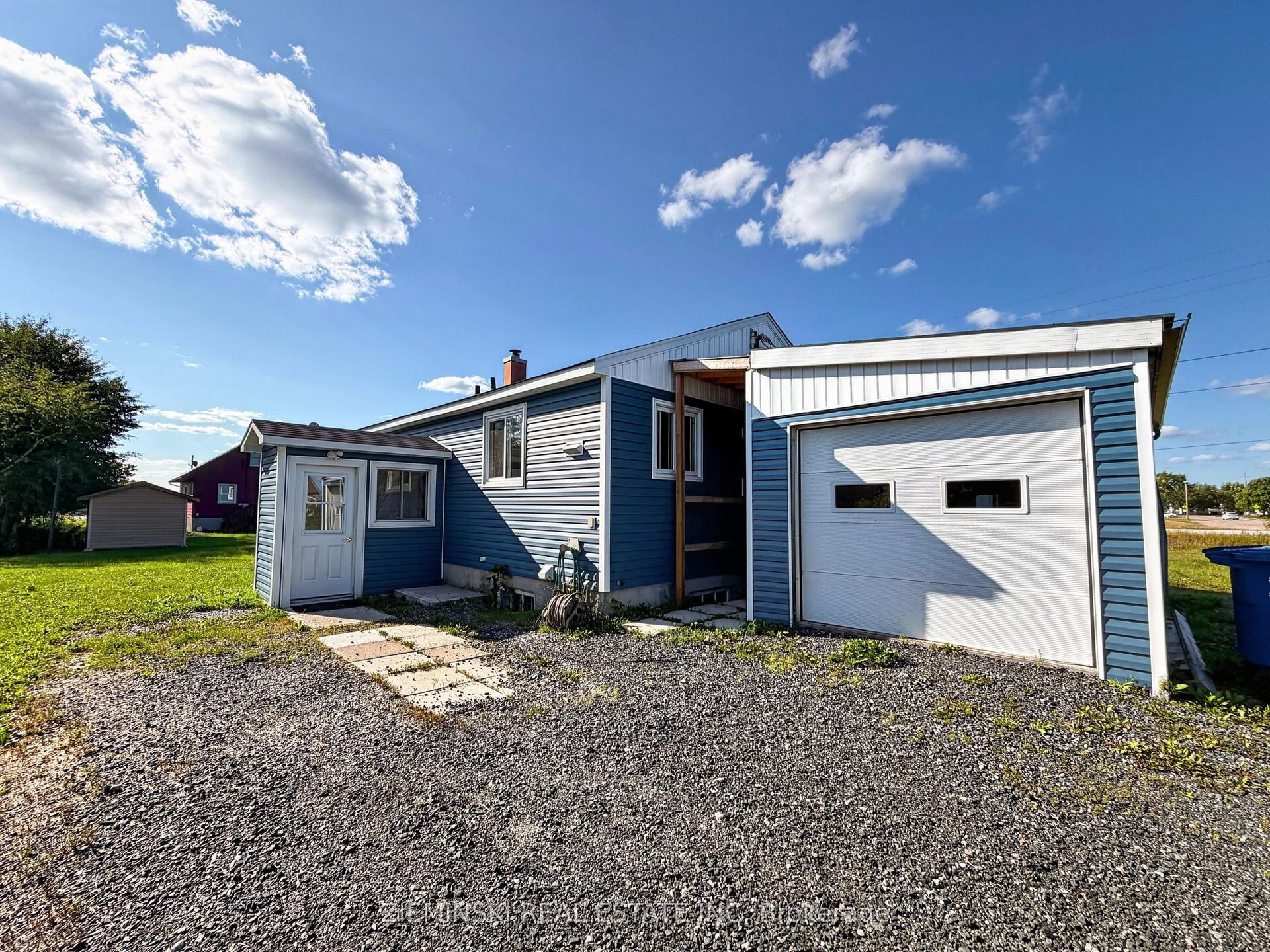 45 Highway 11 Highway, Smooth Rock Falls — Detached for sale, photo 1
