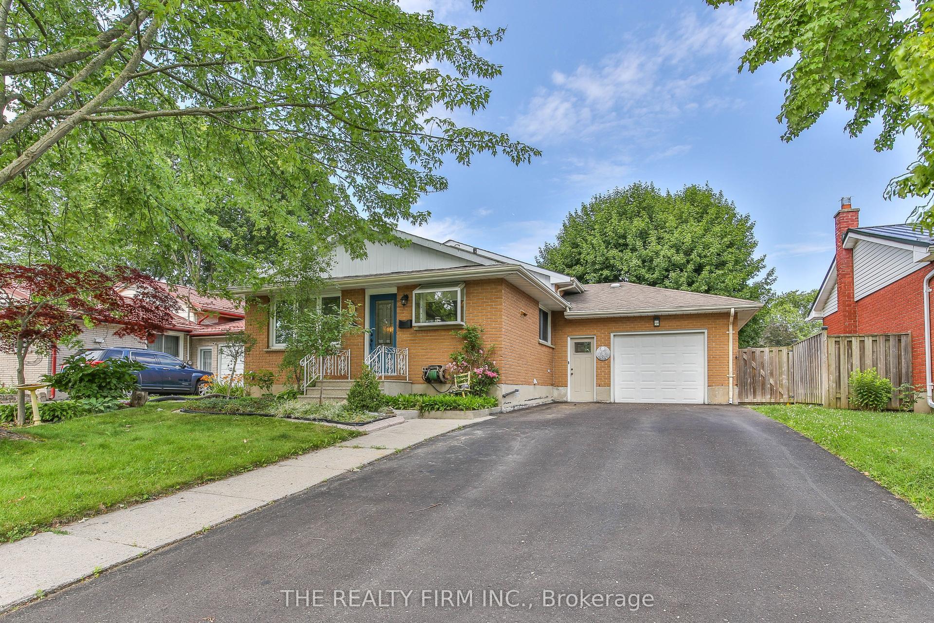 13 Vanbuskirk Drive, St. Thomas — Detached for sale, photo 1