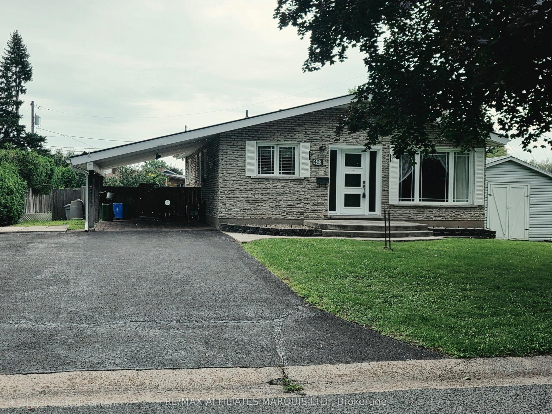 429 Beach Avenue, Cornwall — Detached for sale, photo 1