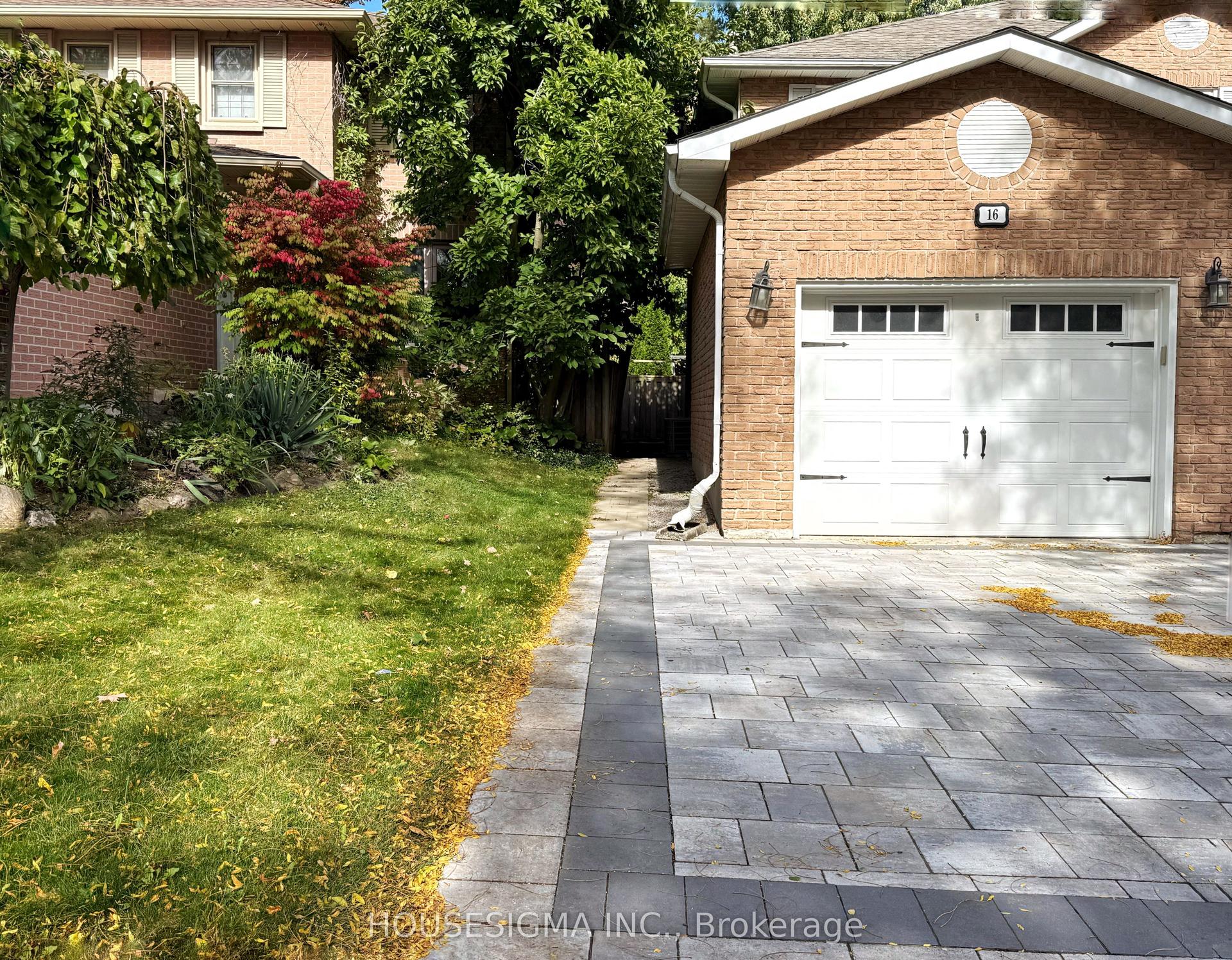 16 Mendys Forest Street Lower #Lower, Aurora — Detached for lease, photo 1