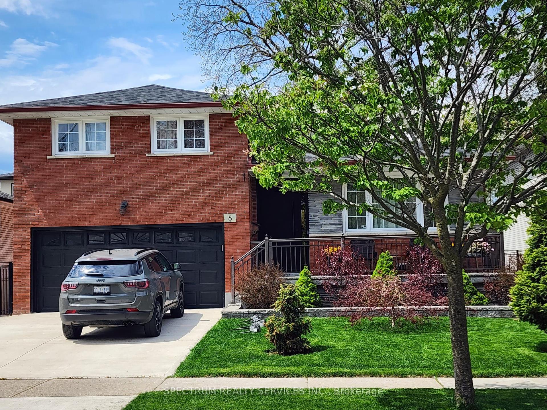8 Munford Crescent — photo 1