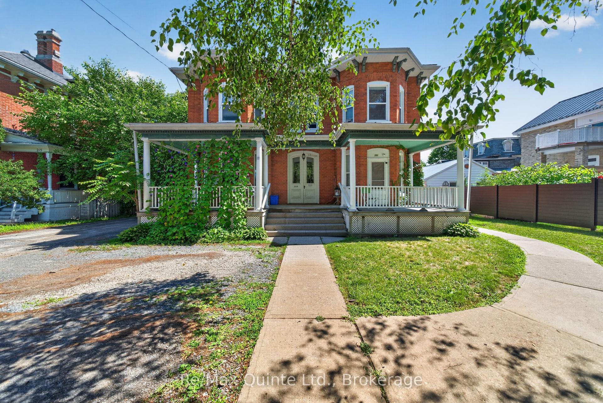 205 Charles Street, Belleville — Multiplex for sale, photo 1
