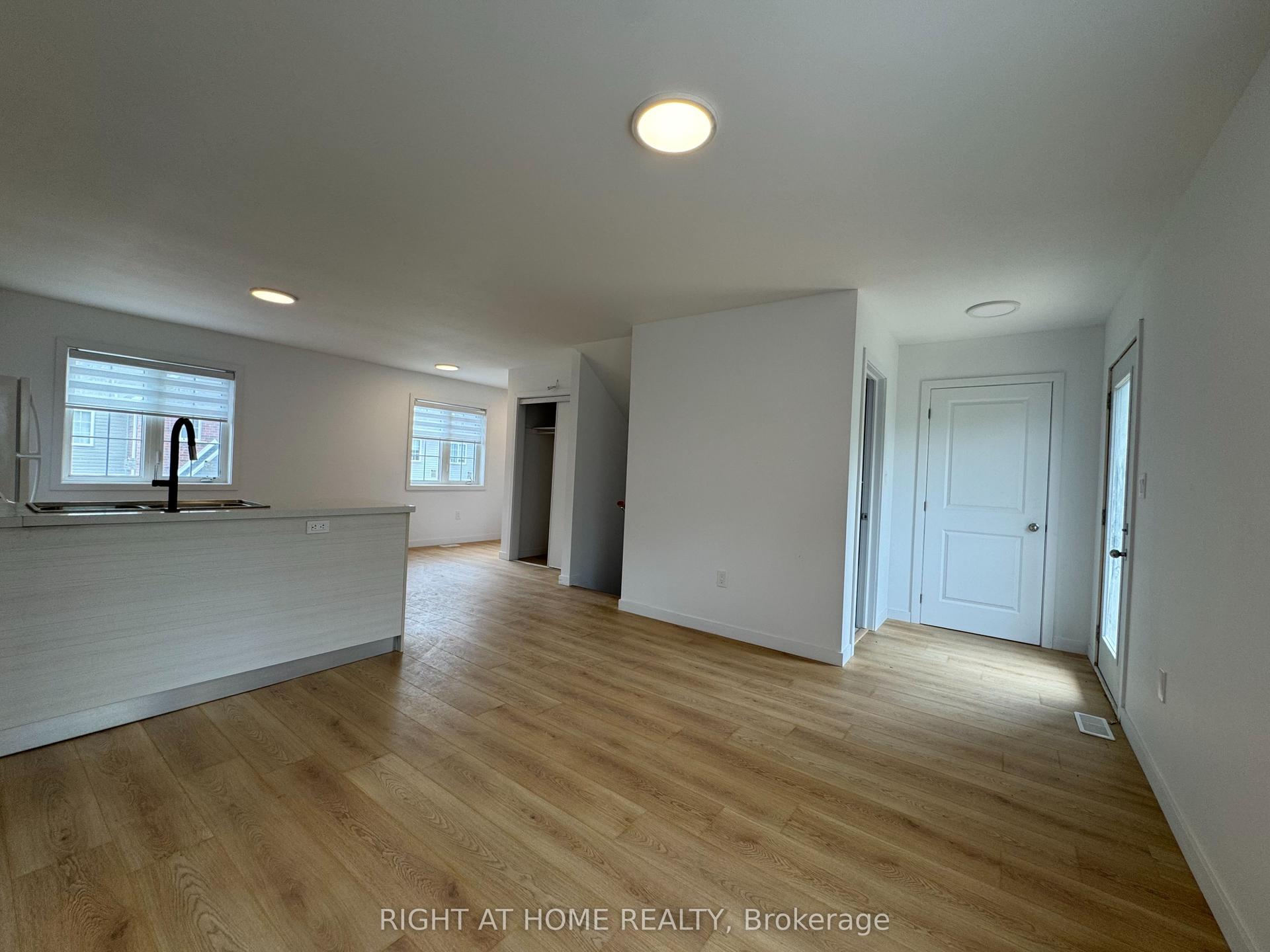 113 Highriver Trail (Main) #(Main), Welland — Townhouse for lease, photo 1