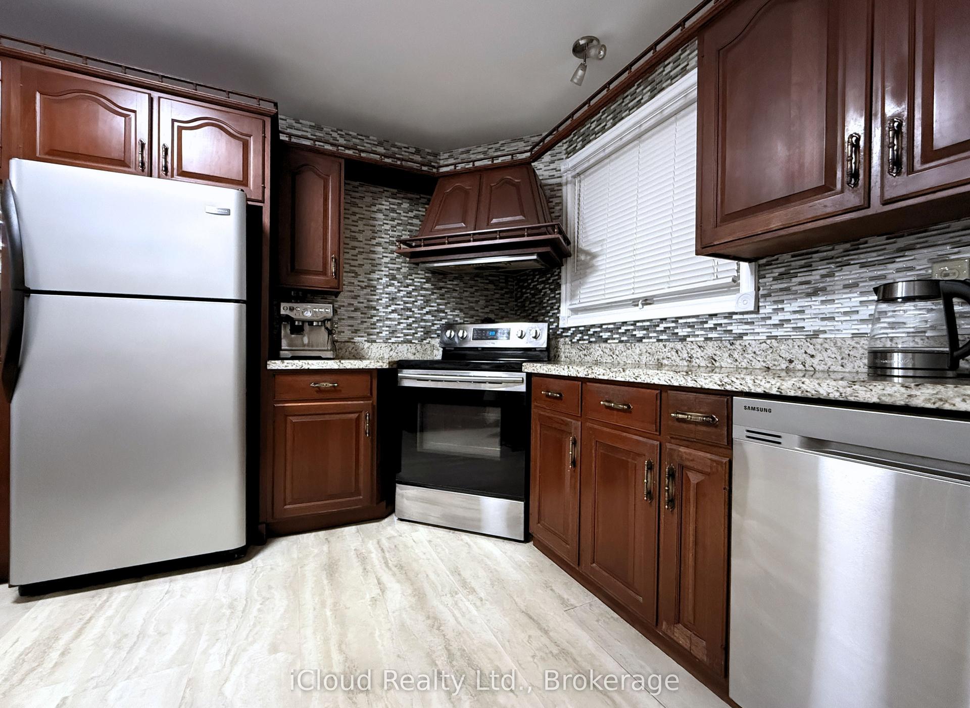 1704 Oberon Crescent — photo 1
