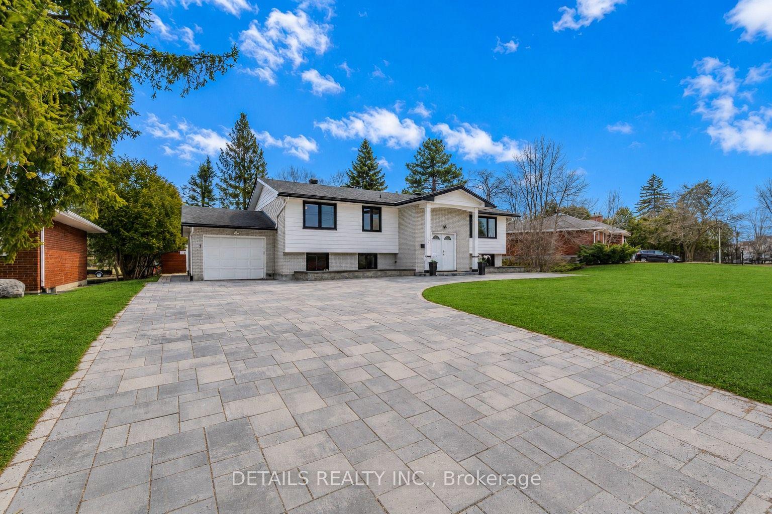 7 Kerry Crescent — photo 1