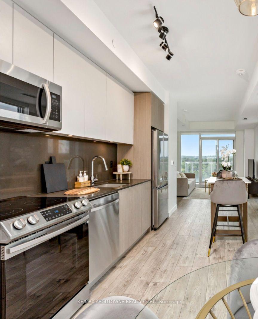 125 Bronte Road A0815 #A0815, Oakville — Condo for lease, photo 1