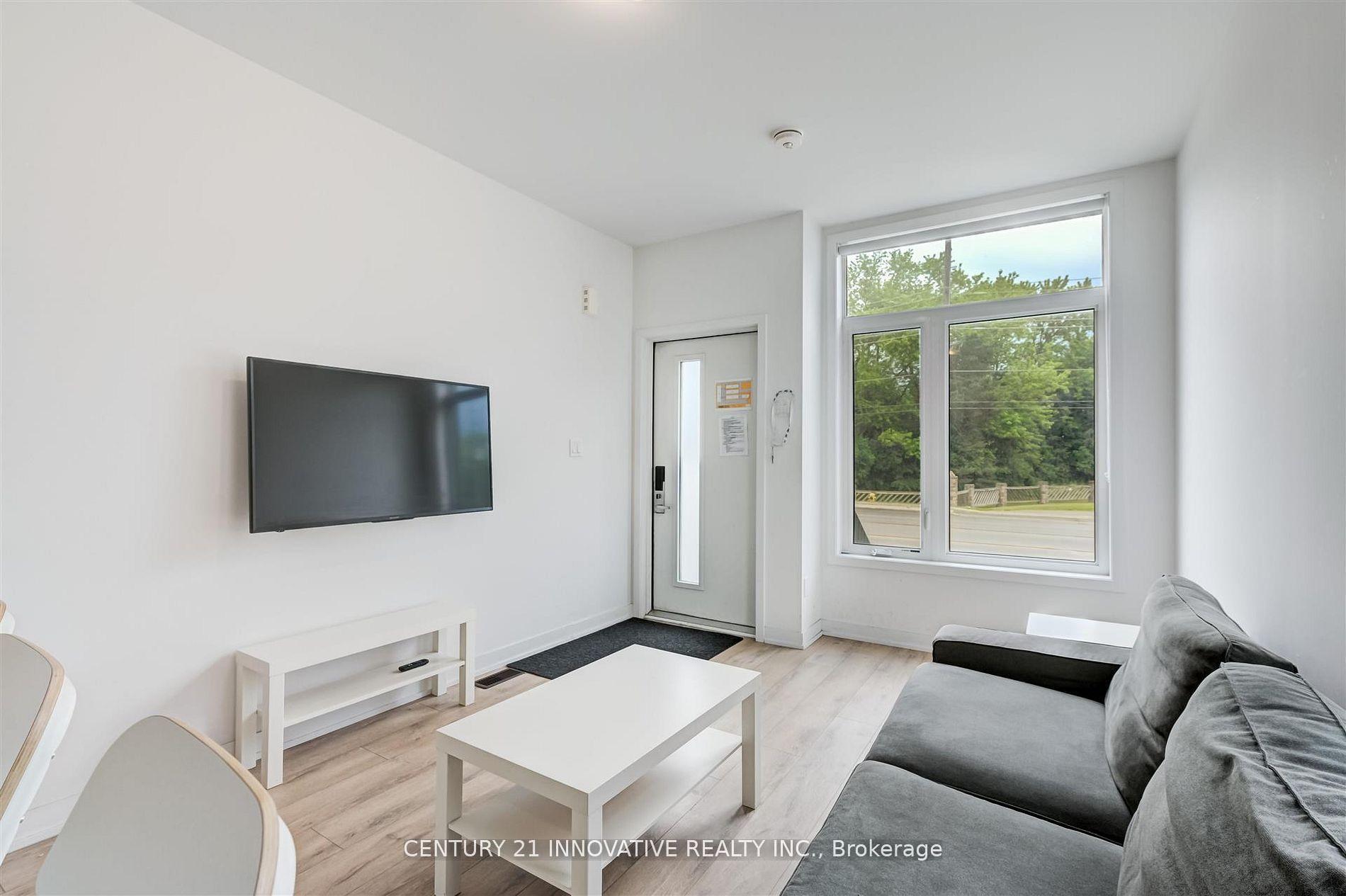 1720 Simcoe Street 16 #16 — photo 1