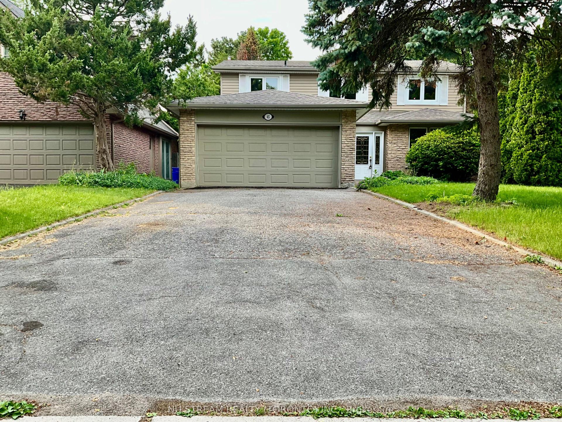 45 Emmeloord Crescent — photo 1