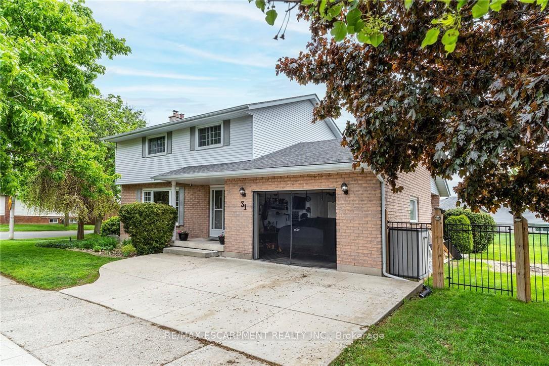 31 Blackfriar Lane, Brantford — Detached for sale, photo 1