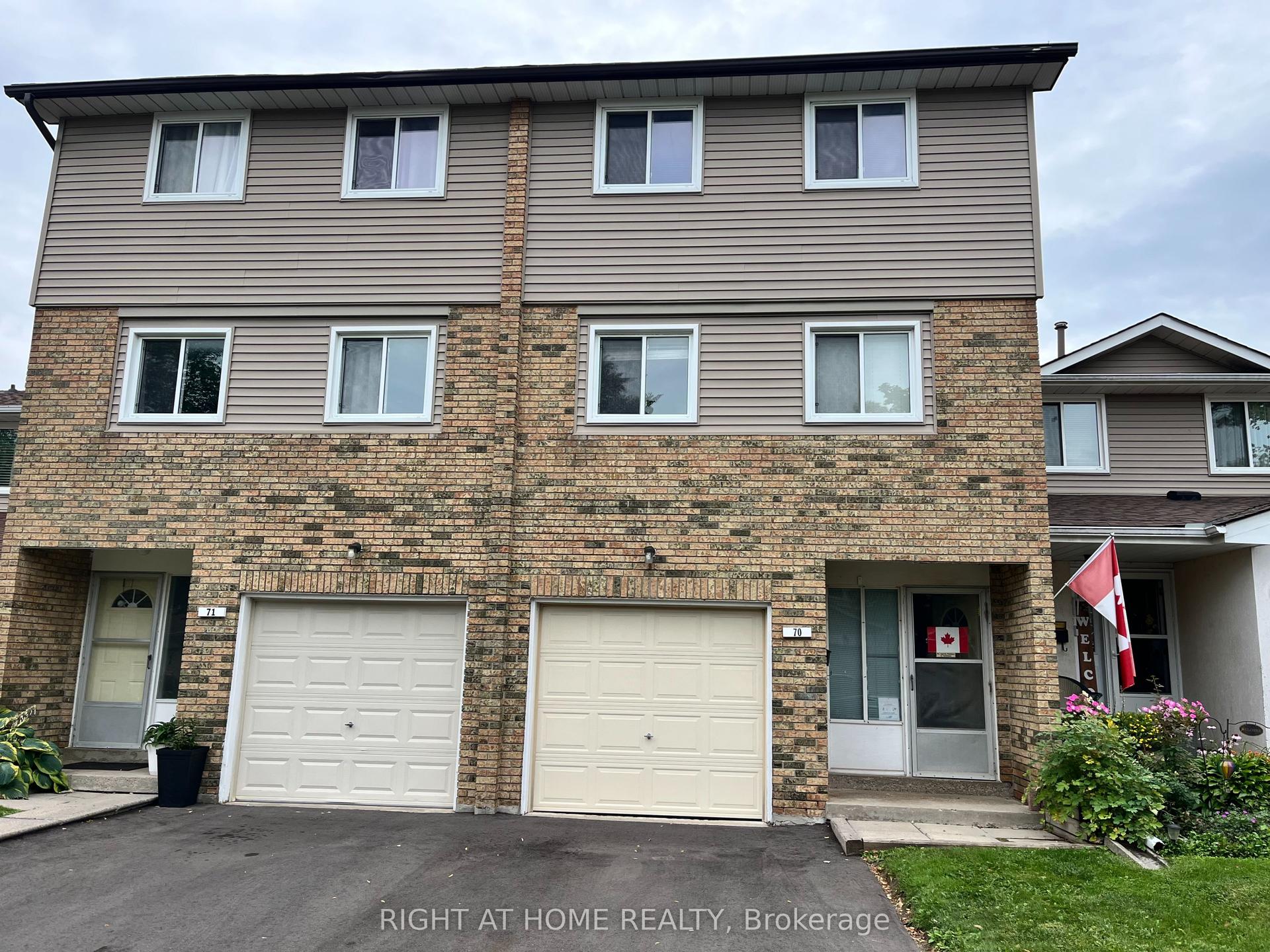 70 Carisbrooke Court, Brampton — Condo Town for sale, photo 1