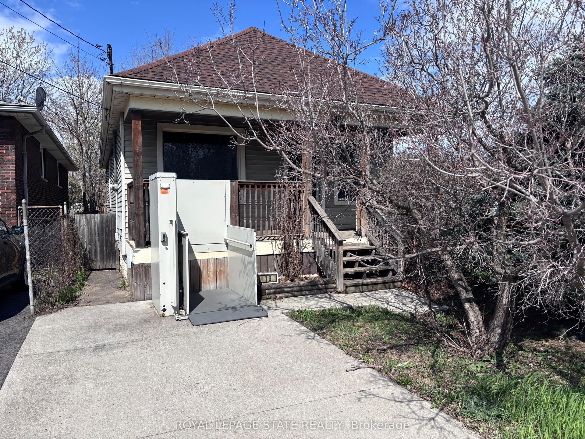 19 Benson Avenue — photo 1