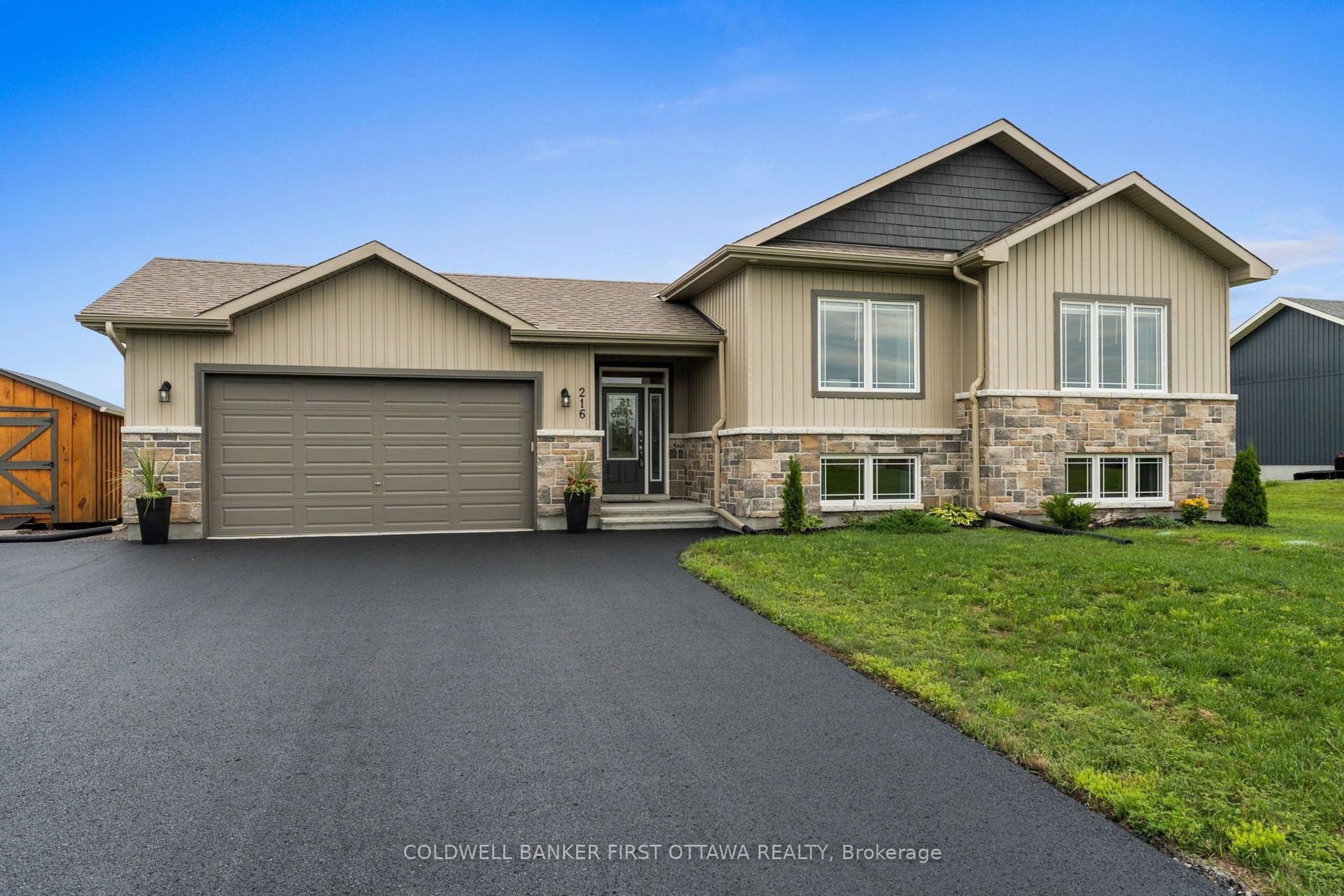 216 Owen Lucas Street, McNab/Braeside — Detached for sale, photo 1