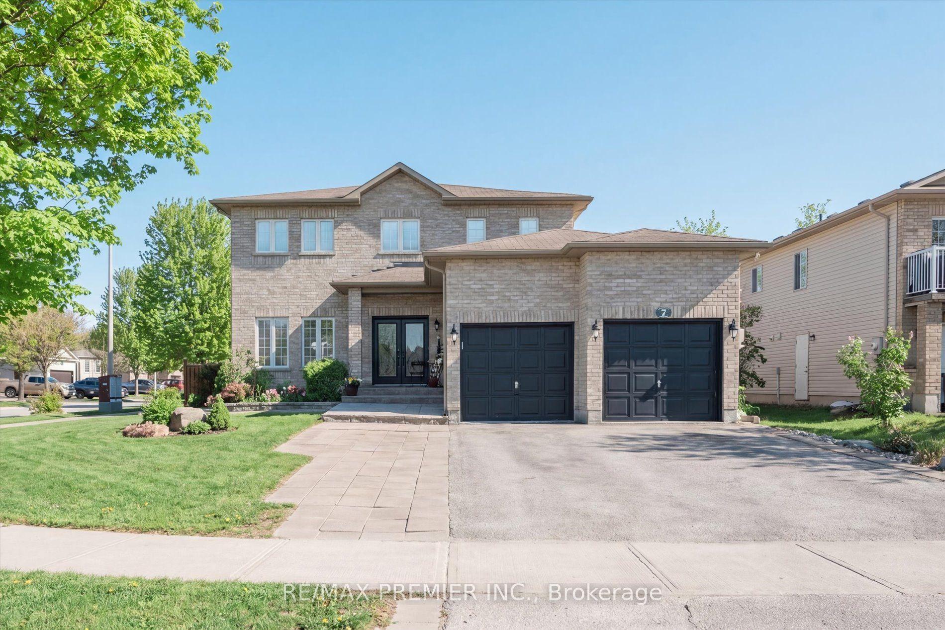 7 Stonemount Crescent — photo 1