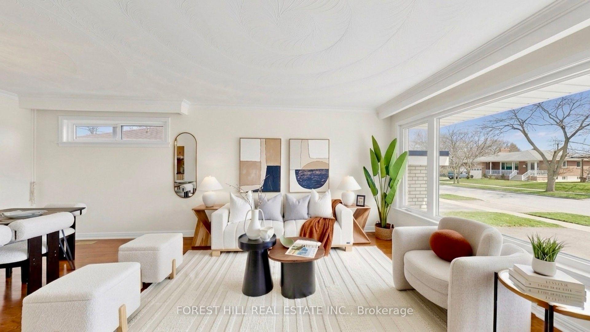 8 Summerfield Crescent — photo 1