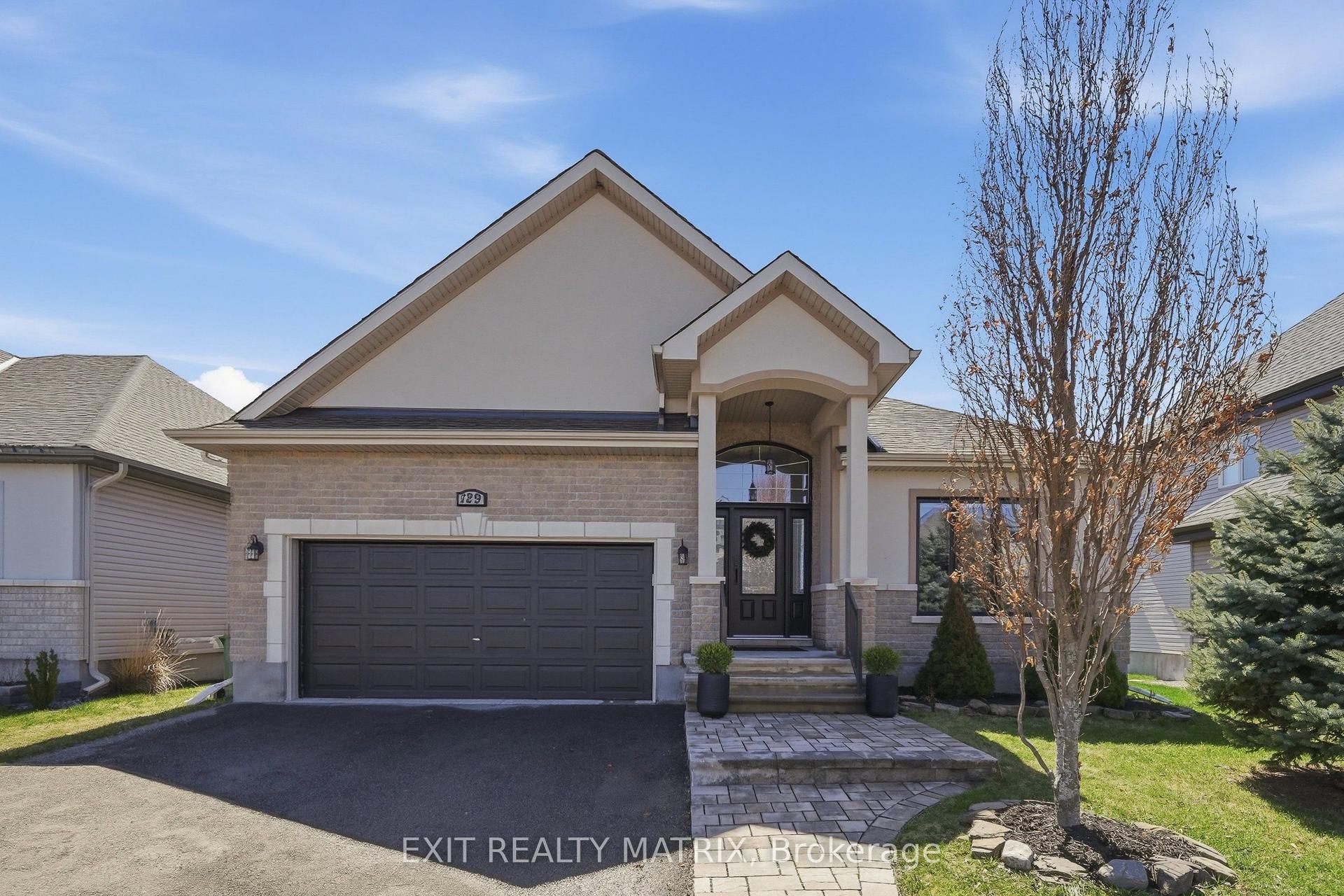 129 Abbey Crescent — photo 1