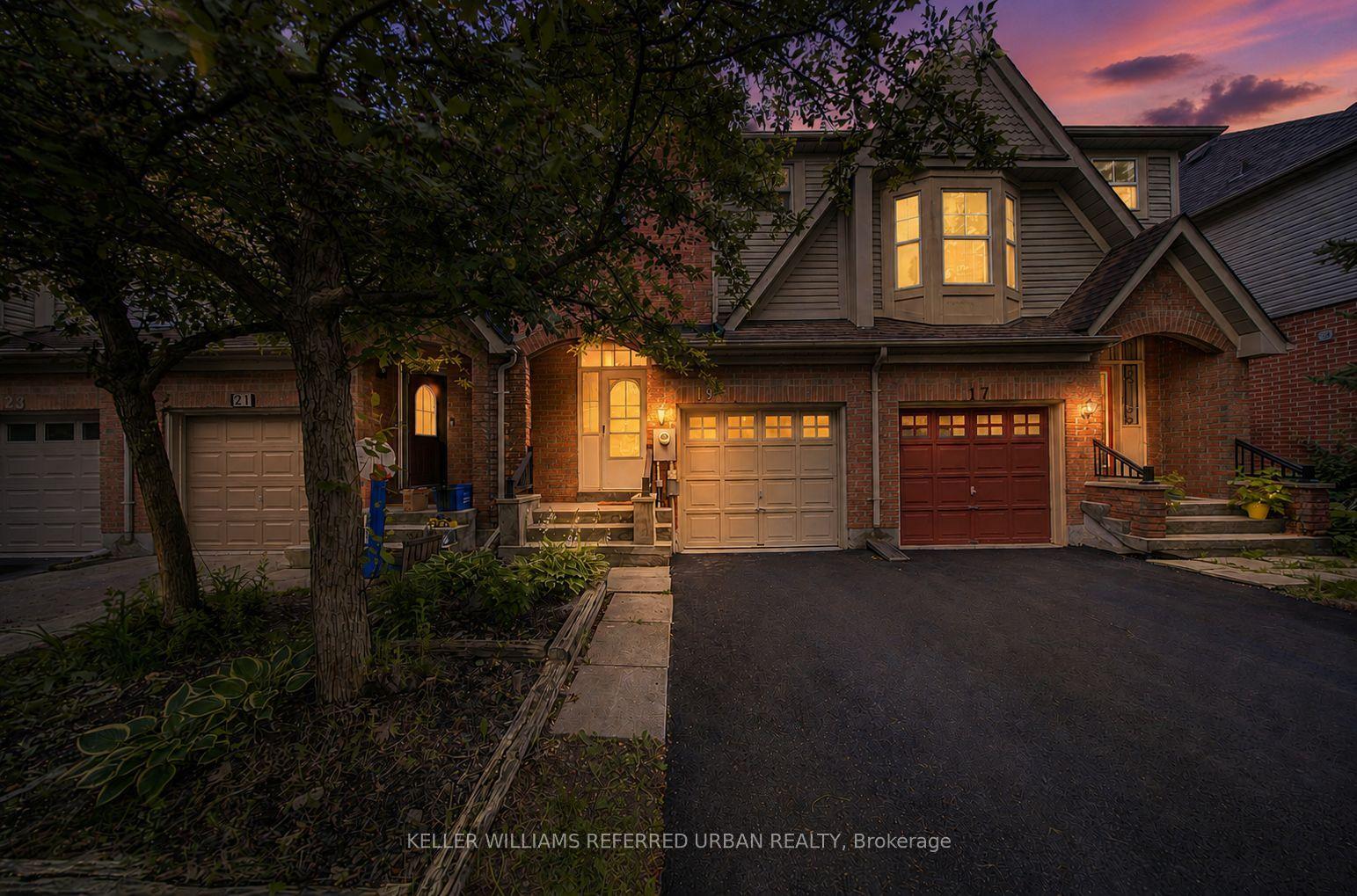 19 Evelyn Buck Lane, Aurora — Townhouse for sale, photo 1