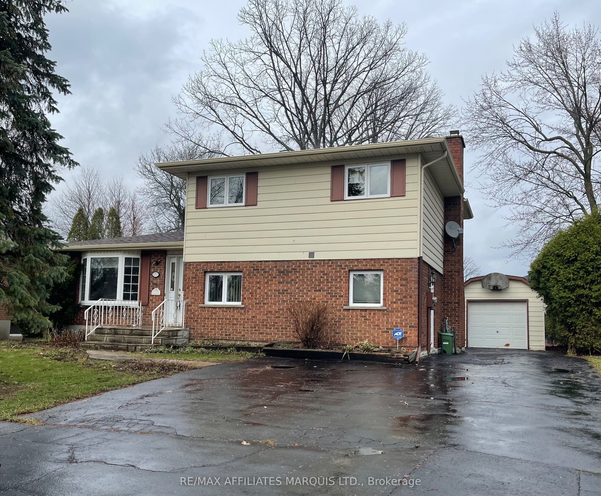 577 Lynwood Drive — photo 1