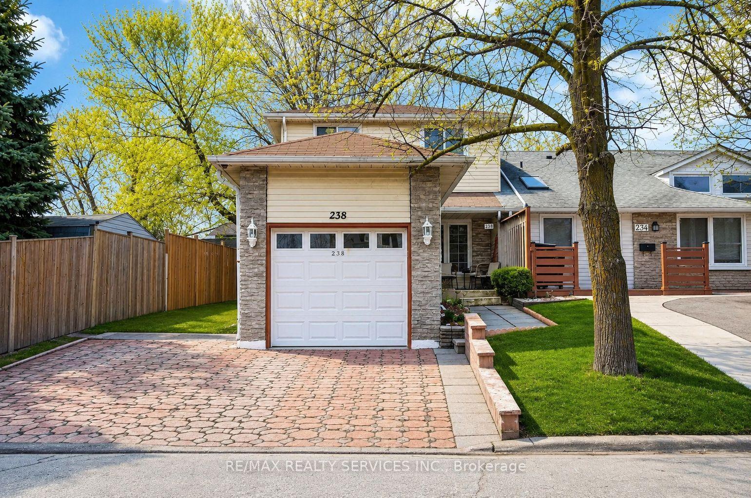 238 Linden Drive, Cambridge — Townhouse for sale, photo 1