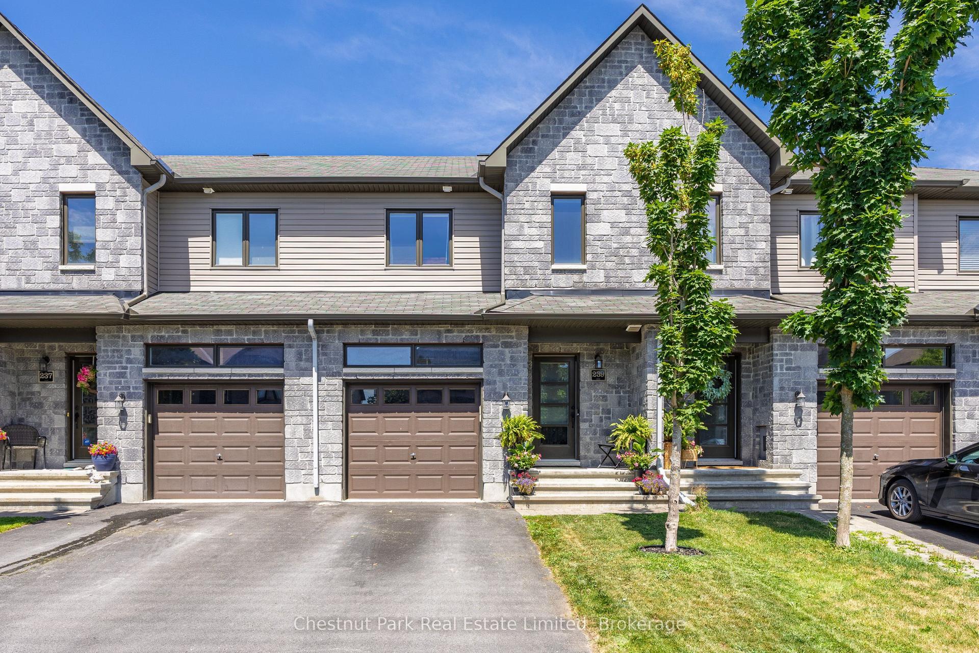 239 King Street, Carleton Place — Townhouse for sale, photo 1